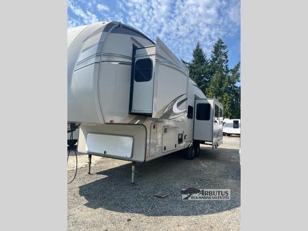Used 2019 Jayco Eagle 319MLOK image 2