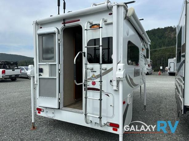 Used 2017 Lance 865 image 2