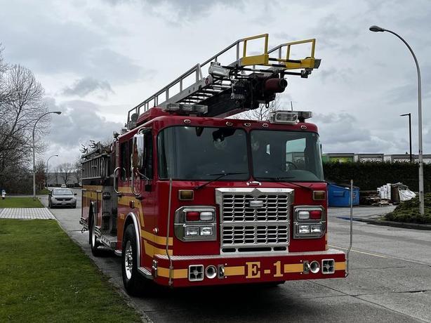 2009 Spartan Gladiator Classic Central Pumper 51' Aerial Fire Truck image 2