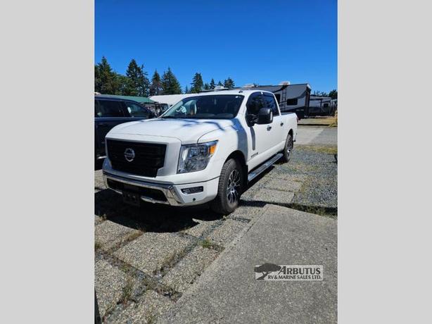 Used 2021 NISSAN TITAN SV 4X4 image 2
