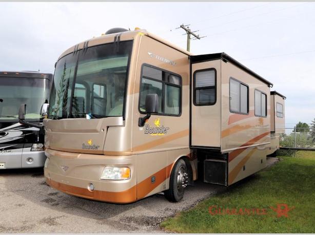 Used 2007 Fleetwood RV Bounder 38S image 3
