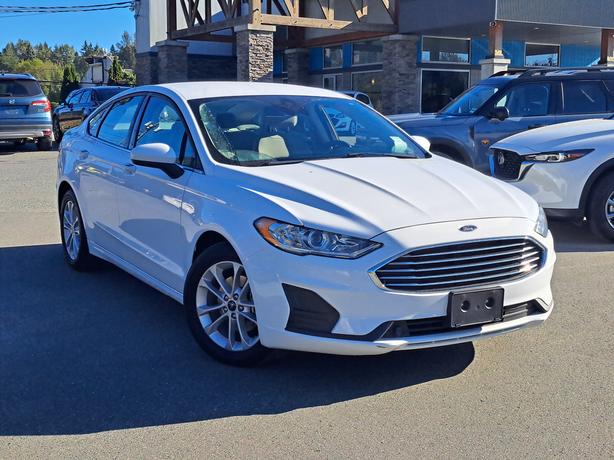 2020 Ford Fusion FWD - Navigation, Heated Seats image 4