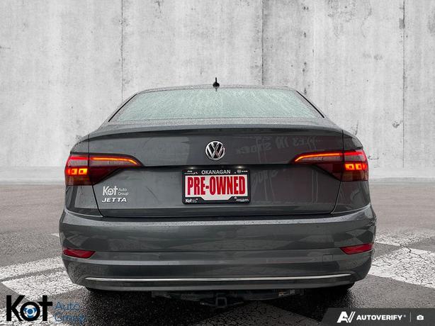 2019 Volkswagen Jetta Comfortline | 6-Speed Manual | Heated Seats | Apple CarPla image 6