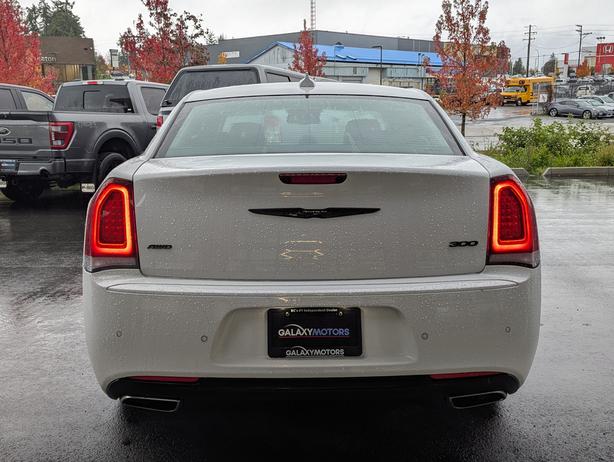 2023 Chrysler 300 Touring - Sunroof, NAV, Heated Seats, AWD image 7