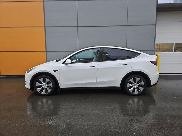 2023 Tesla Model Y Long Range AWD | GPS Navigation! image 3
