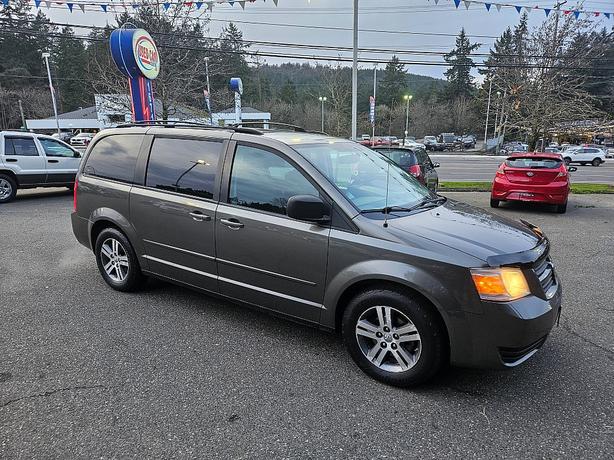 2010 Dodge  Grand Caravan SE image 2