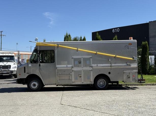 2009 Morgan Olson Workhorse W62 16-Foot Mobile Workshop Service Step Van image 6