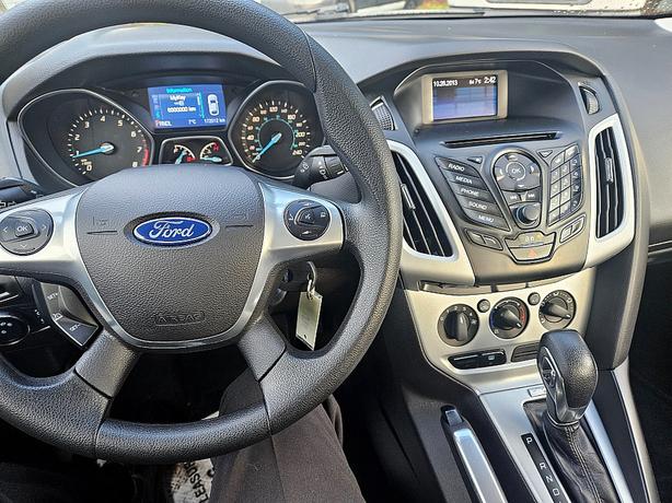 2014 Ford  Focus SE image 6