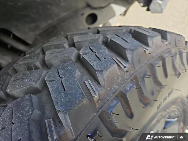 2023 Jeep Gladiator Willys 4x4 | Low KM | Premium Audio System! image 7