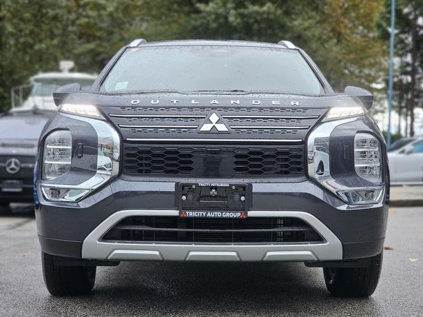 2024 Mitsubishi Outlander LE - One Owner, Navigation, Heated Steering Wheel image 2