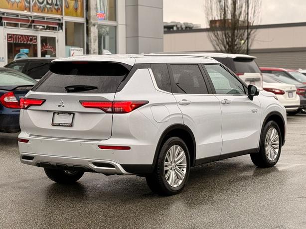 2024 Mitsubishi Outlander PHEV LE - Navigation, MultiView Cameras, Power Liftgat image 6