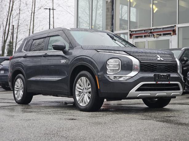 2025 Mitsubishi Outlander PHEV LE - No Accidents, One Owner, Navigation image 3