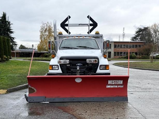 2013 Ford F-650 2013 Ford F-650 Cummins Plow Truck with 12-Foot Dump and Sander image 3