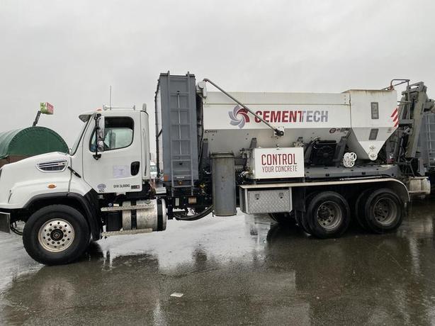 2020 Freightliner 114SD C60 Cement Tech Cement Mixture Air Brakes Cummins Engine image 2