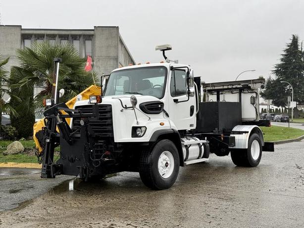 2016 Freightliner 108SD Cummins Manual Plow Truck – 8.9L Diesel, Air Brakes image 4