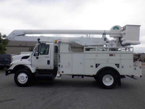 2009 International 7400 Workstar Bucket Truck With Air Brakes Diesel image 2