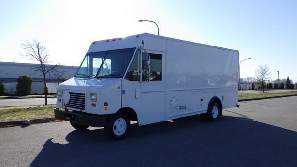 2009 Ford Econoline E450 Step Cargo Van Dually image 5