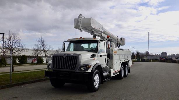 2008 International 7500 Tandem Bucket Truck Diesel Air Brakes image 4