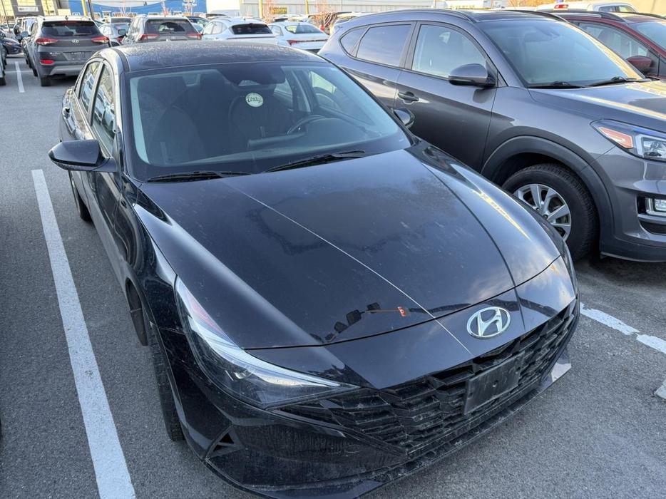 2022 Hyundai Elantra Essential ! NO ACCIDENT! BACKUP CAMERA! GREAT ON GAS! display photo