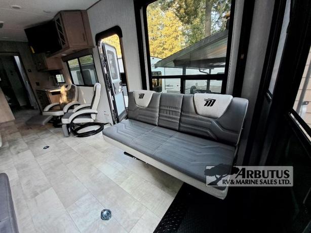 Used 2023 Grand Design Momentum G-Class 32G image 8