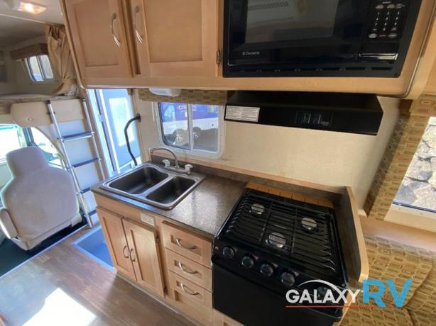 Used 2011 Adventurer 19RD image 5