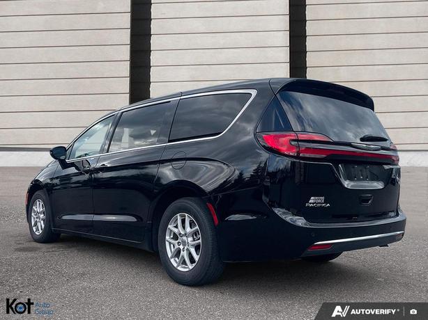 2024 Chrysler Pacifica Touring image 4