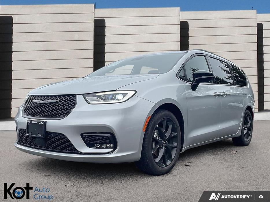 2024 Chrysler Pacifica Touring-L display photo