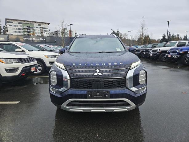 2023 Mitsubishi Outlander SE | Heated Seats | Power Liftgate! image 2