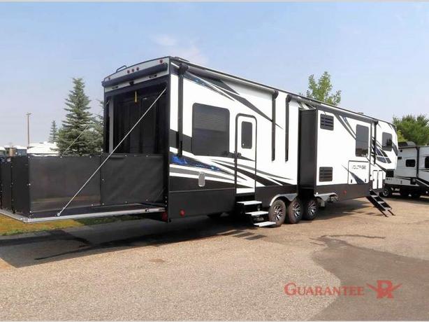 Used 2020 Dutchmen RV Voltage 4185TH image 2