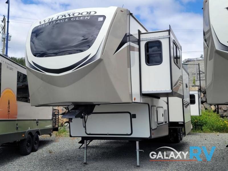 Used 2023 Forest River RV Wildwood Heritage Glen 378FL display photo