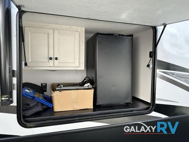 Used 2022 Forest River RV Cardinal 366DVLE image 3