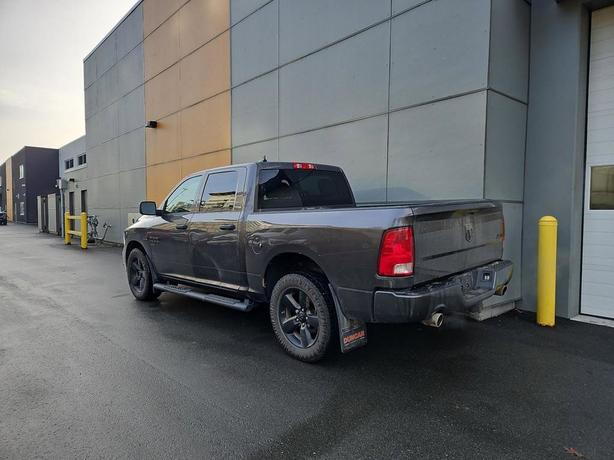 2019 RAM 1500 Classic Express 4x4 Crew Cab 5'7 Box | One Owner! image 4