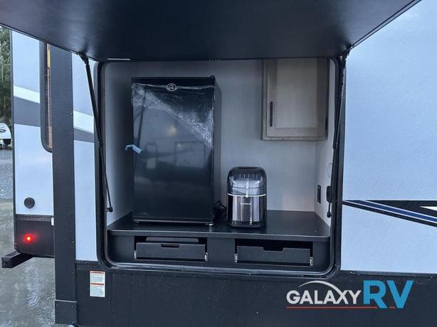 Used 2022 Forest River RV Cherokee Arctic Wolf Suite 3550 image 7