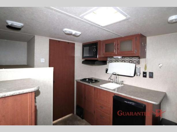 Used 2016 Palomino Puma XLE 15UDC image 8