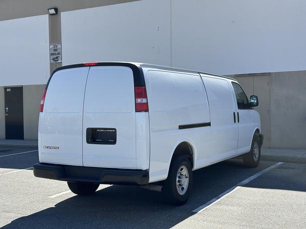 2023 Chevrolet Express image 7