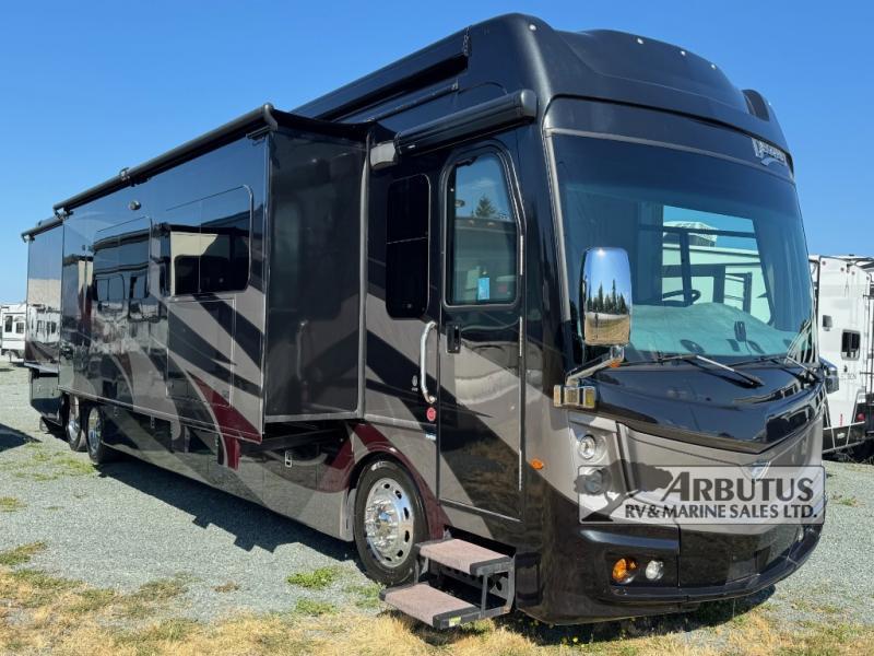 Used 2019 Fleetwood RV Discovery LXE 44H display photo