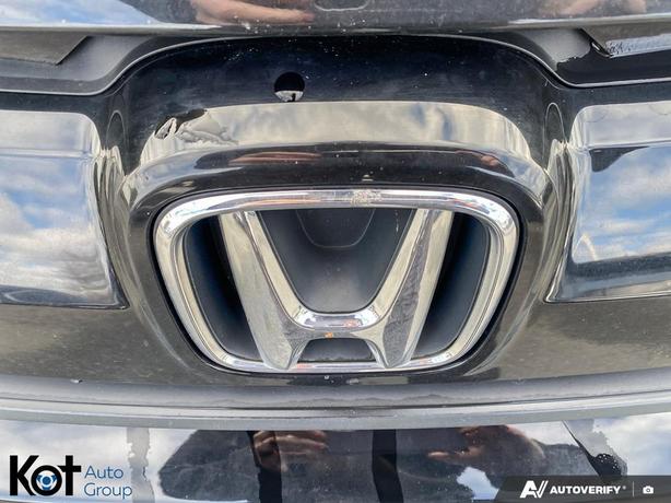 2017 Honda Fit LX MANUAL TRANSMISSION! BLUETOOTH! image 8