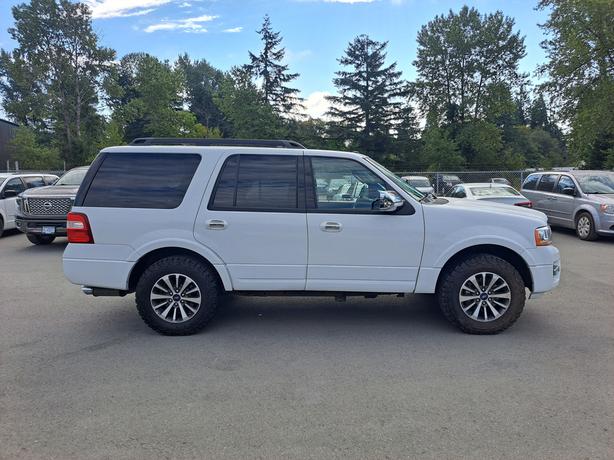 2017 Ford Expedition XLT - 4WD, Heated and Cooled Seats, Moonroof image 5