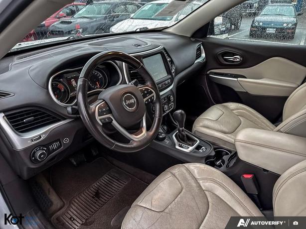 2017 Jeep Cherokee Overland ! PARKING SENSOR! REAR CROSS PASS! LOW KMS! POWER LI image 6