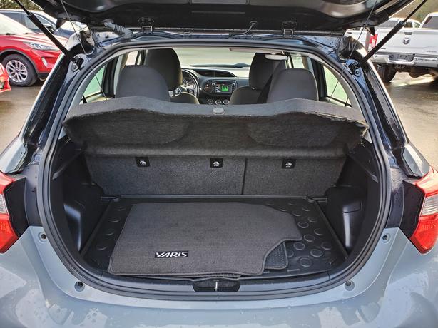 2019 Toyota Yaris SE 5 Speed Manual - Heated Seats image 8