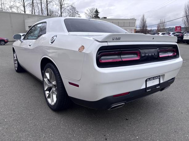 2022 Dodge Challenger SXT image 5