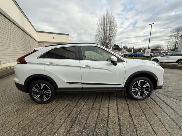 2025 Mitsubishi Eclipse Cross SEL - Power Liftgate, Heated Steering Wheel image 5