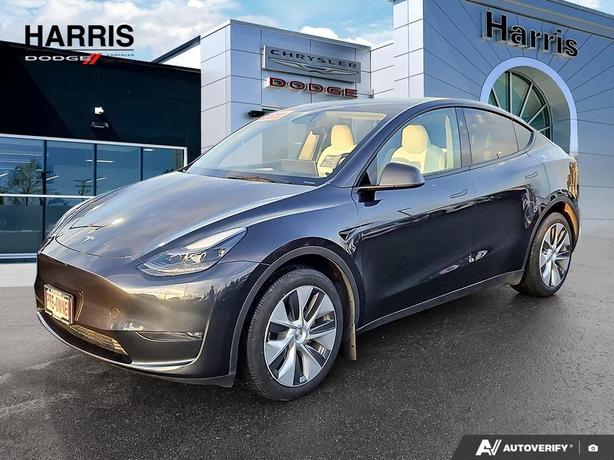 2024 Tesla Model Y Long Range AWD | GPS Navigation | Heated Seats! image 1