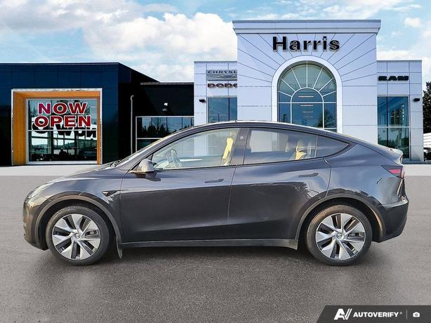 2024 Tesla Model Y Long Range AWD | GPS Navigation | Heated Seats! image 3