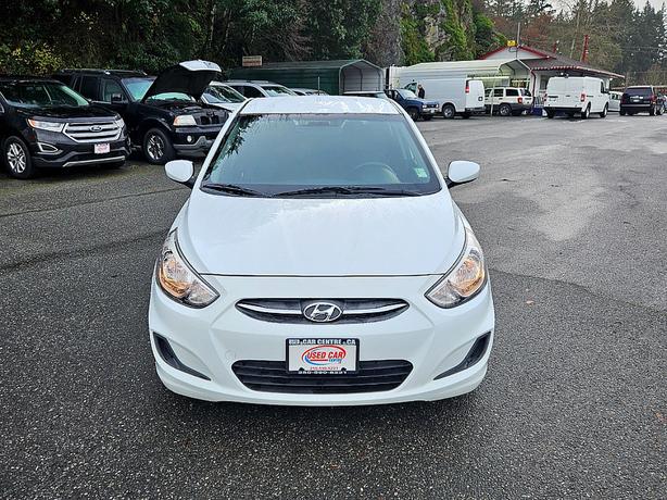 2015 Hyundai  Accent 5-Door GS image 4