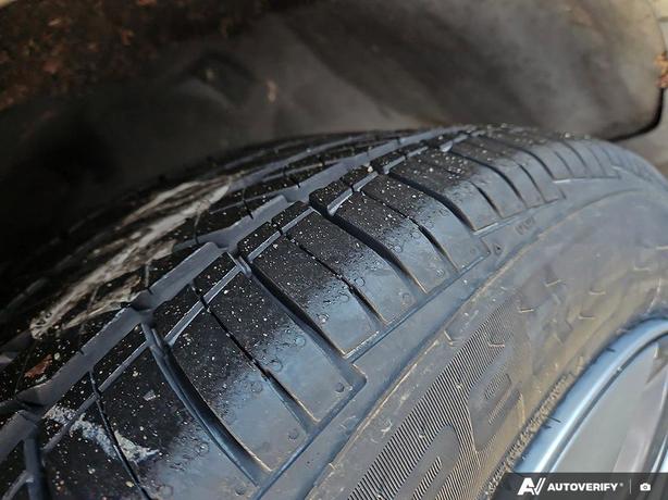 2024 Tesla Model Y Long Range AWD | GPS Navigation | Heated Seats! image 7