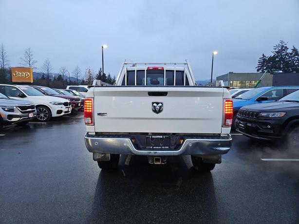 2018 RAM 3500 Laramie 4x4 Crew Cab 6'4 Box | No Reported Accidents! image 5