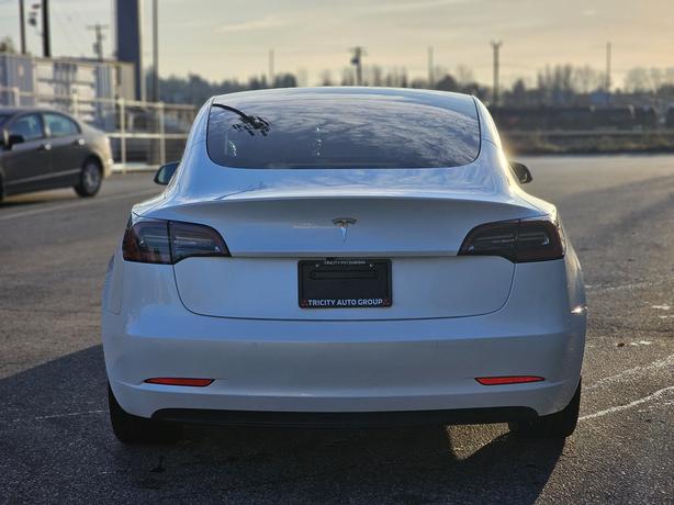 2022 Tesla Model 3 Standard Range - White Interior image 6
