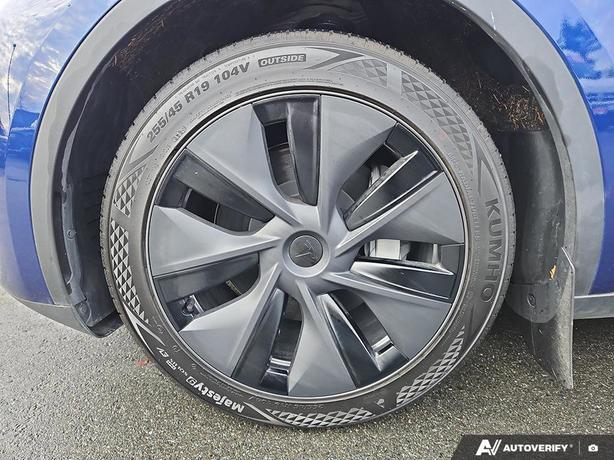 2025 Tesla Model Y Long Range AWD *Ltd Avail* | One Owner | No Reported Accident image 6