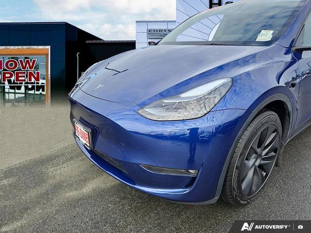 2025 Tesla Model Y Long Range AWD *Ltd Avail* | One Owner | No Reported Accident image 8